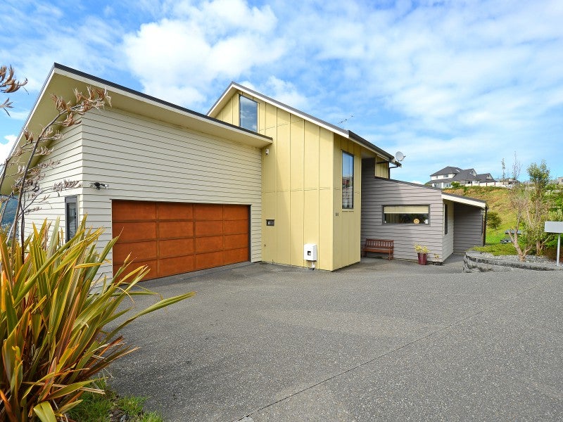 1 Meadowbank Drive, Belmont, Lower Hutt - Carousel 1