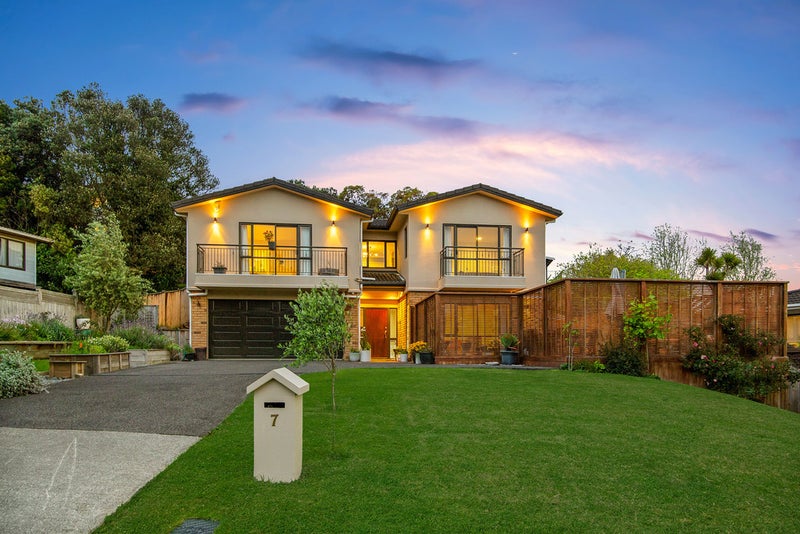 7 Kissling Place, Saint Johns, Auckland - Carousel 1