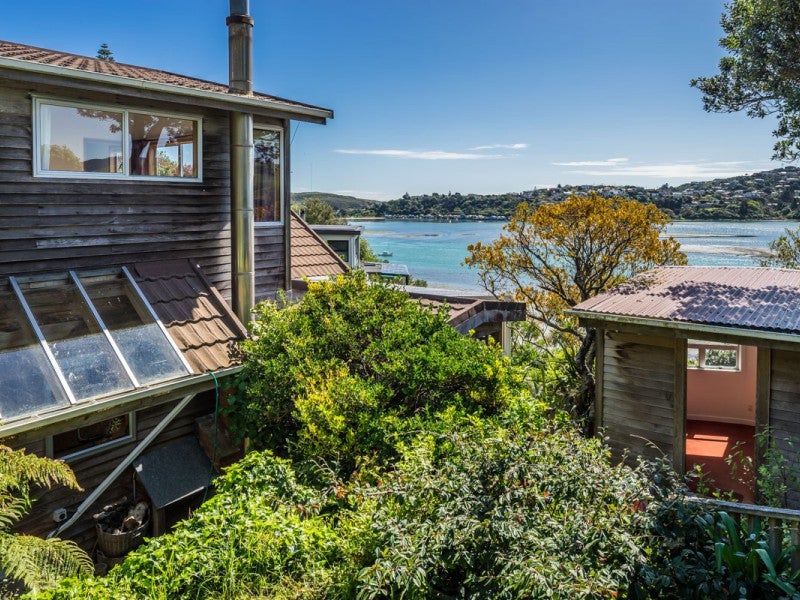 73 Seaview Road, Paremata, Porirua - Carousel 1