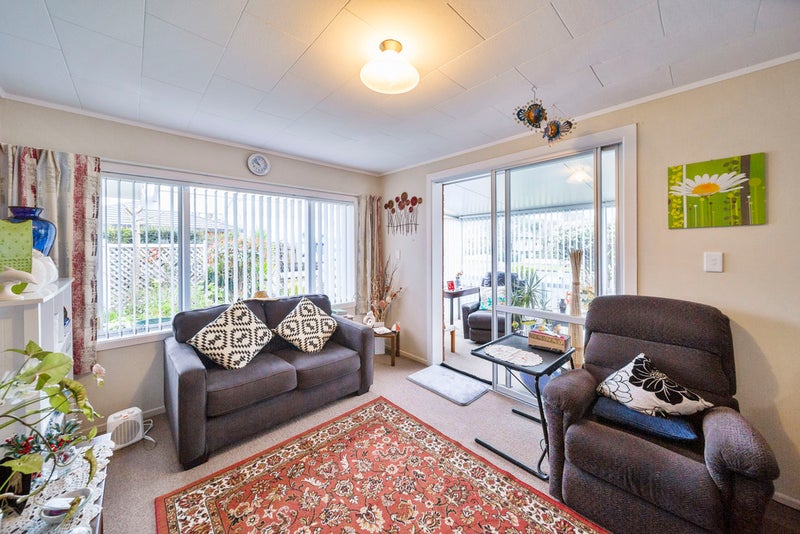 124D Govett Avenue, Frankleigh Park, New Plymouth - Carousel 2