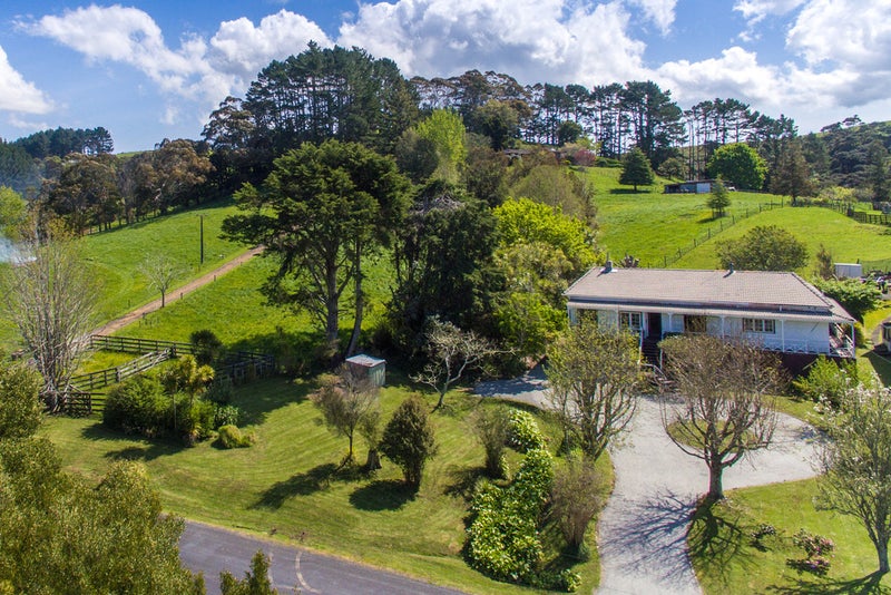 27 Anzac Valley Road, Waitakere, Auckland - Carousel 1