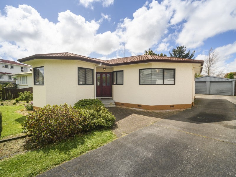 16 Ashford Avenue, Hokowhitu, Palmerston North - Carousel 1