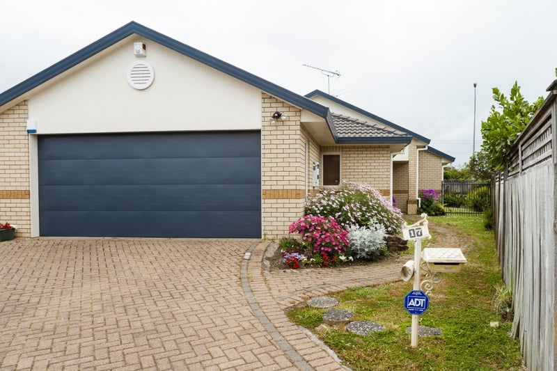 17 Sheriff Place, Randwick Park, Auckland - Carousel 1