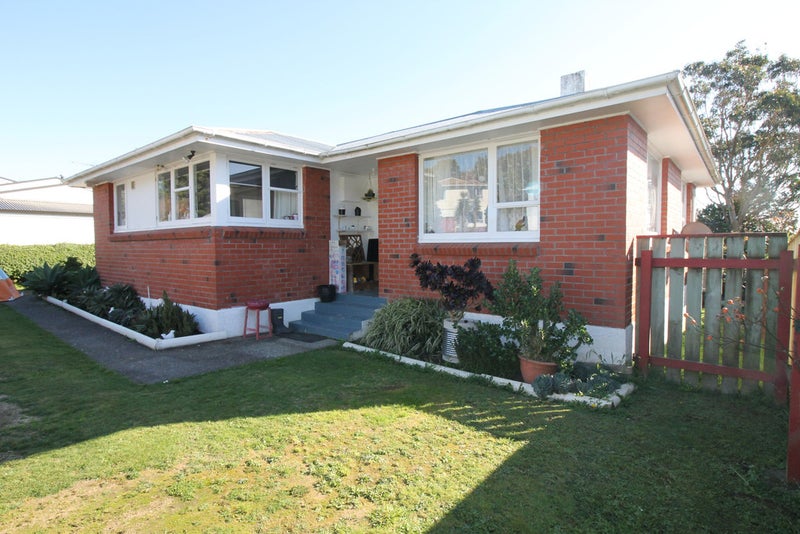 18 Marne Grove, Waitangirua, Porirua - Carousel 2