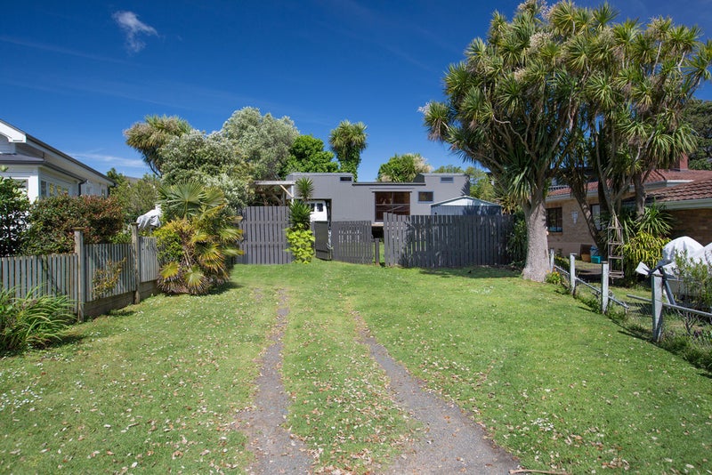 7A Cliff Street, Raglan - Carousel 2