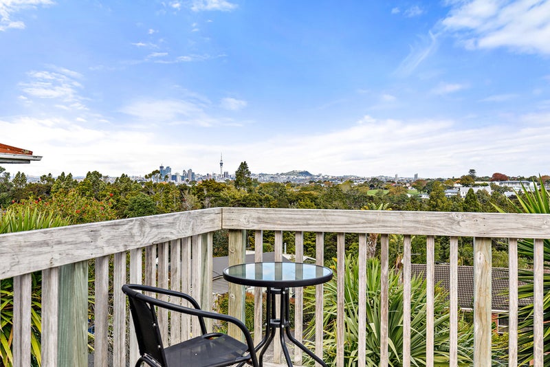 1/0 Lydia Avenue, Northcote, Auckland - Carousel 1