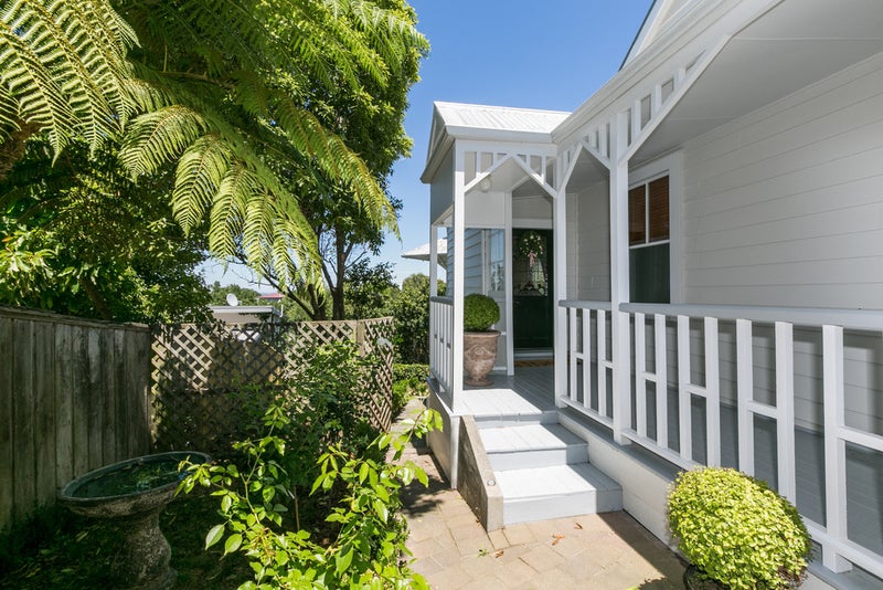 5 Sealy Road, Bluff Hill, Napier - Carousel 2