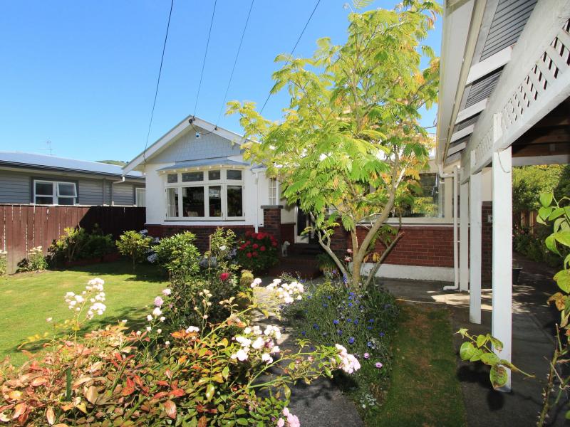 8 Ropata Crescent, Boulcott, Lower Hutt - Carousel 1