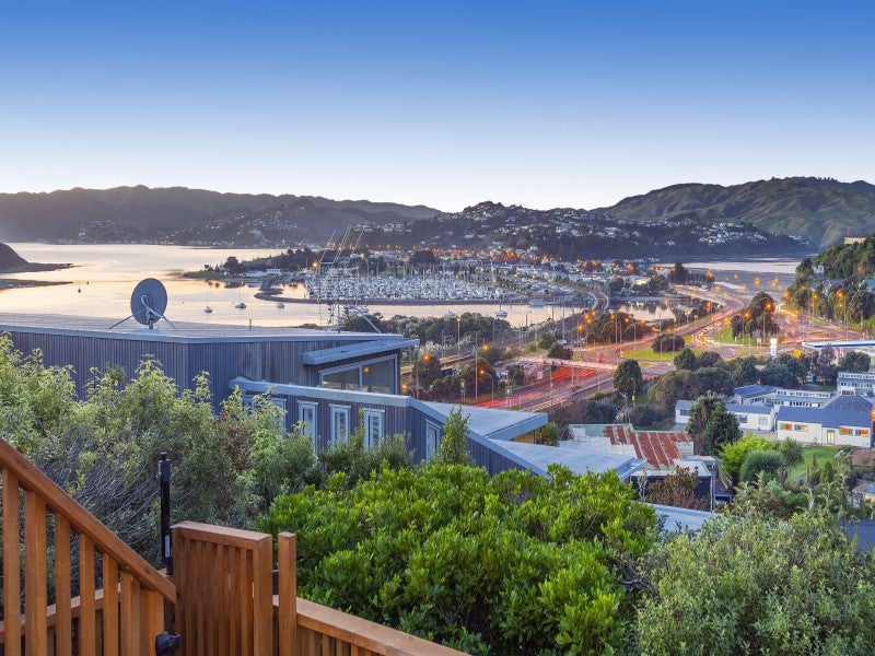 21 Doon Grove, Papakowhai, Porirua - Carousel 1