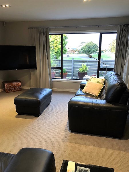 21 Fairway Avenue, Mount Maunganui, Mount Maunganui - Carousel 1