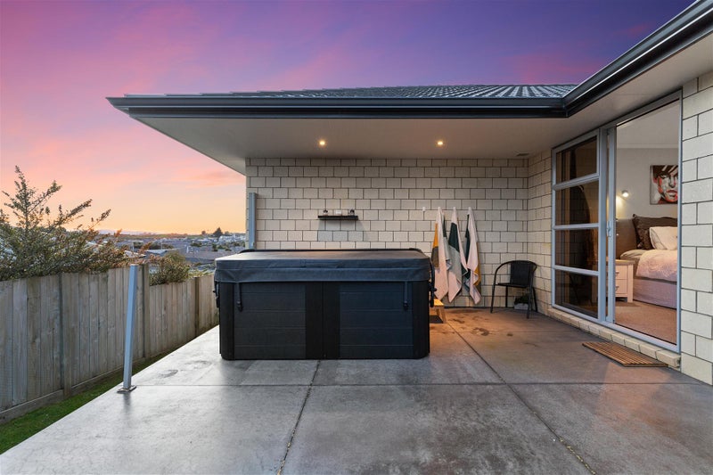 28 The Ford, Huntington, Hamilton - Carousel 24