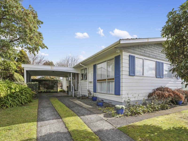 154 Govett Avenue, Frankleigh Park, New Plymouth - Carousel 1