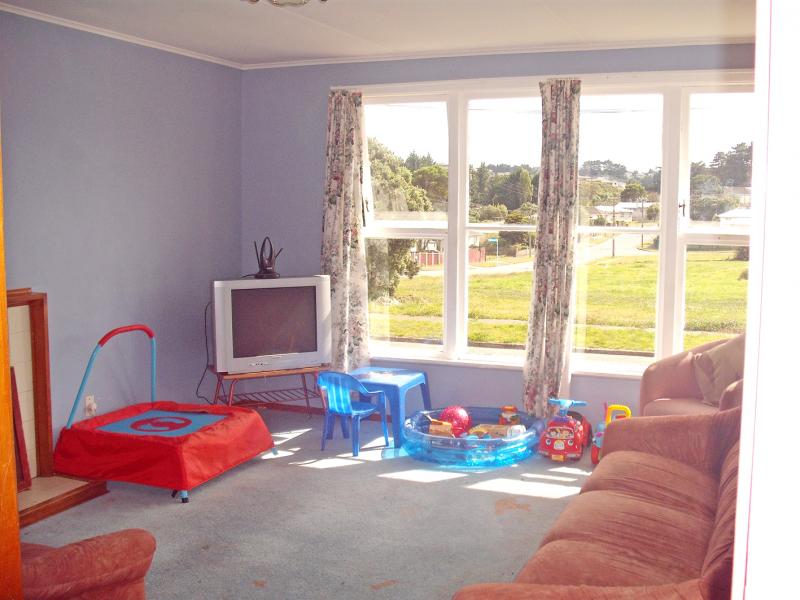 29 Matahourua Crescent, Cannons Creek, Porirua - Carousel 2