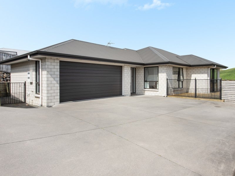 29 Ballintoy Park Drive, Welcome Bay, Tauranga - Carousel 1