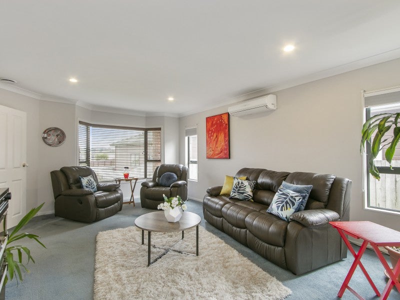 2/7 Banksia Grove, Maungaraki, Lower Hutt - Carousel 2