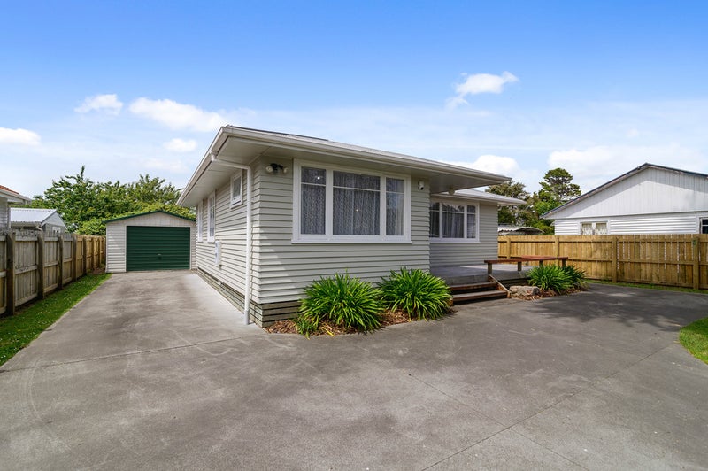 2A Bellvue Road, Kawaha Point, Rotorua - Carousel 1