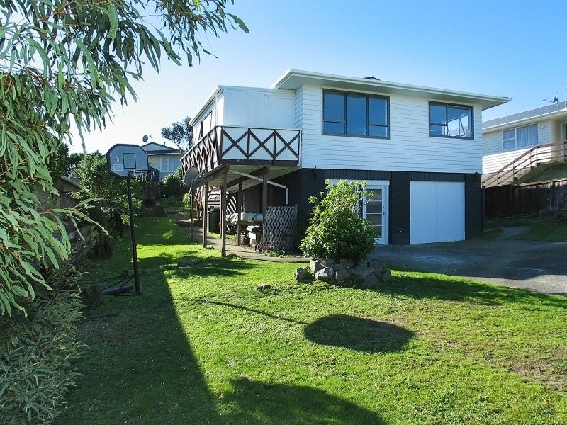 23 Mapplebeck Street, Titahi Bay, Porirua - Carousel 1