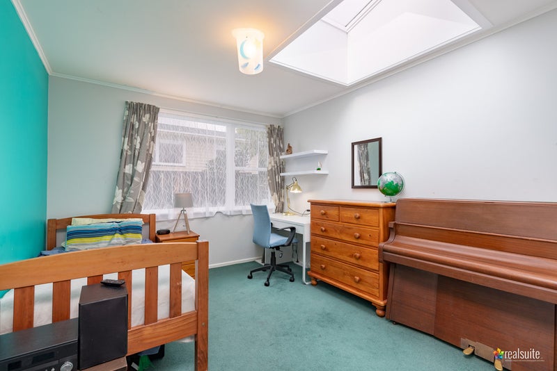 34 Sunbrae Drive, Silverstream, Upper Hutt - Carousel 16
