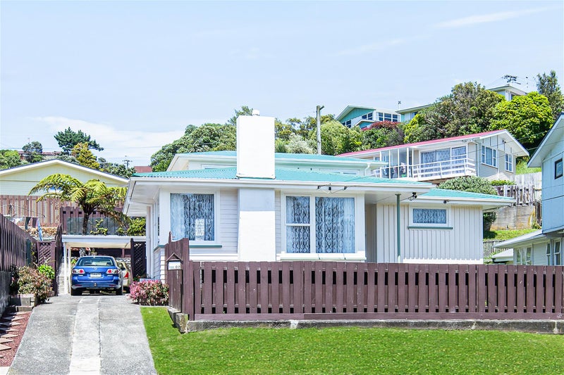 62 Beazley Avenue, Paparangi, Wellington - Carousel 1