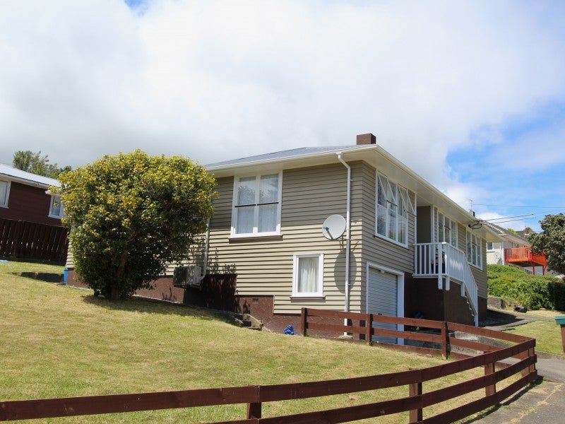1 Berkshire Grove, Cannons Creek, Porirua - Carousel 4