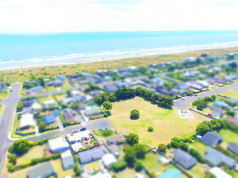 4 Rangitane Grove, Waitarere Beach, Levin - Carousel 2