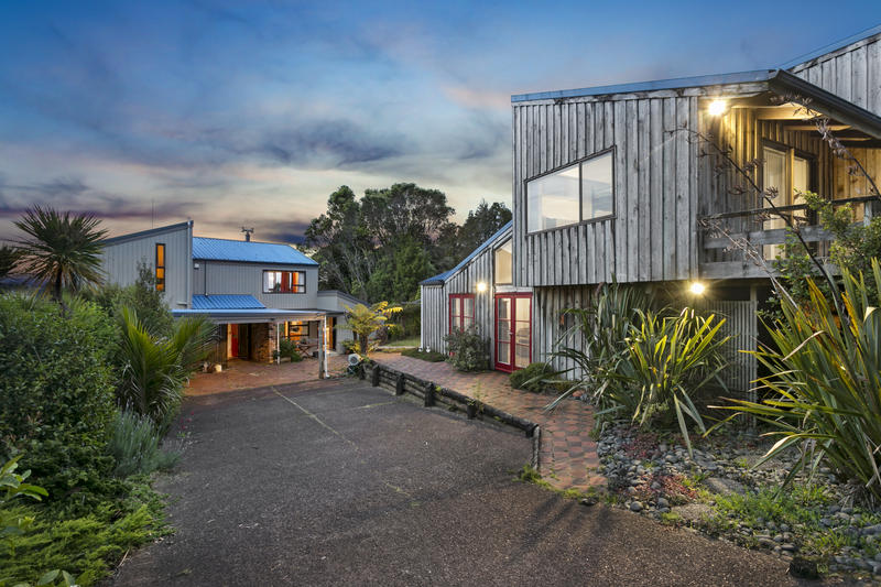 807 West Coast Road, Oratia, Auckland - Carousel 1