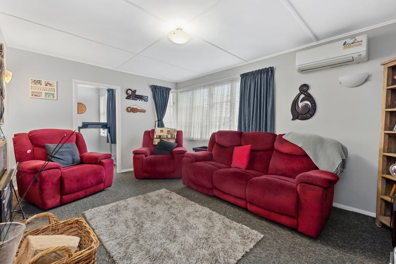 206 Waddington Drive, Naenae, Lower Hutt - Carousel 2