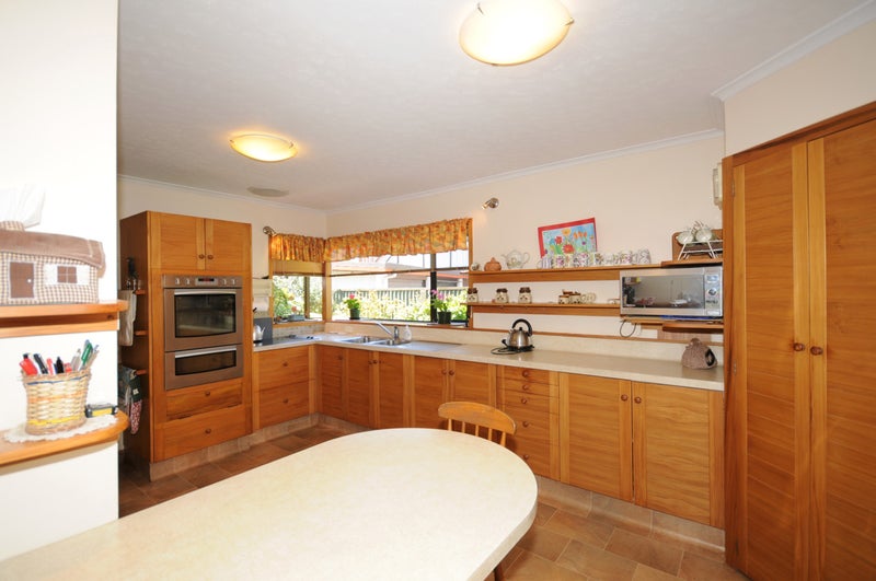 9 Sonning Place, Redwood, Christchurch - Carousel 10