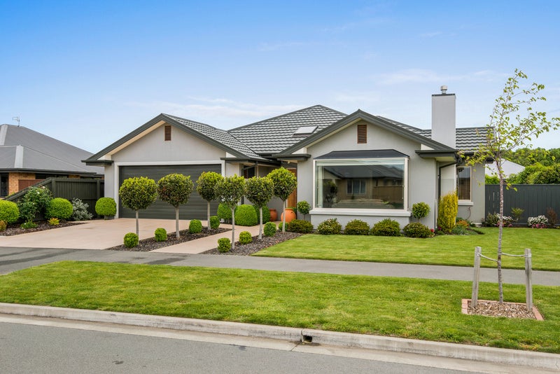 15 Somerville Crescent, Aidanfield, Christchurch - Carousel 1
