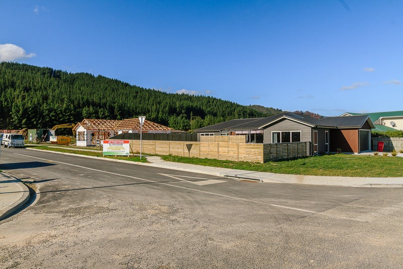 218A wise street, Wainuiomata, WAINUIOMATA - Carousel 2