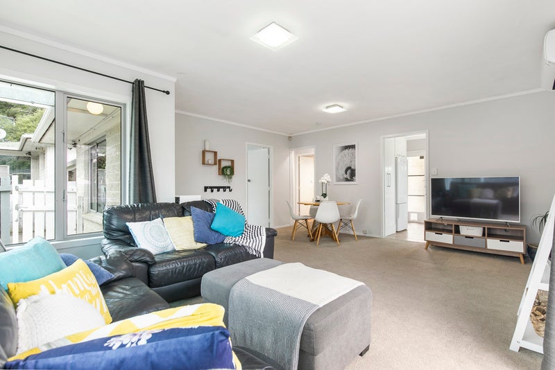 1/32 Simon Ellice Drive, Bayview, Auckland - Carousel 2