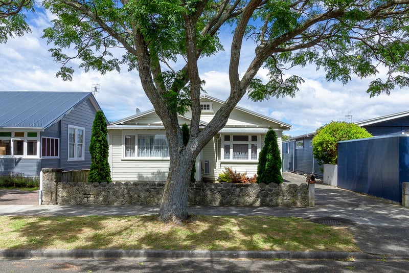 54 McDonald Street, Napier South, Napier - Carousel 1