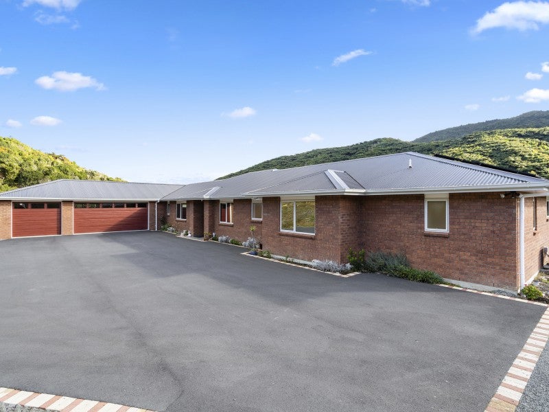103 Stratton Street, Normandale, Lower Hutt - Carousel 1