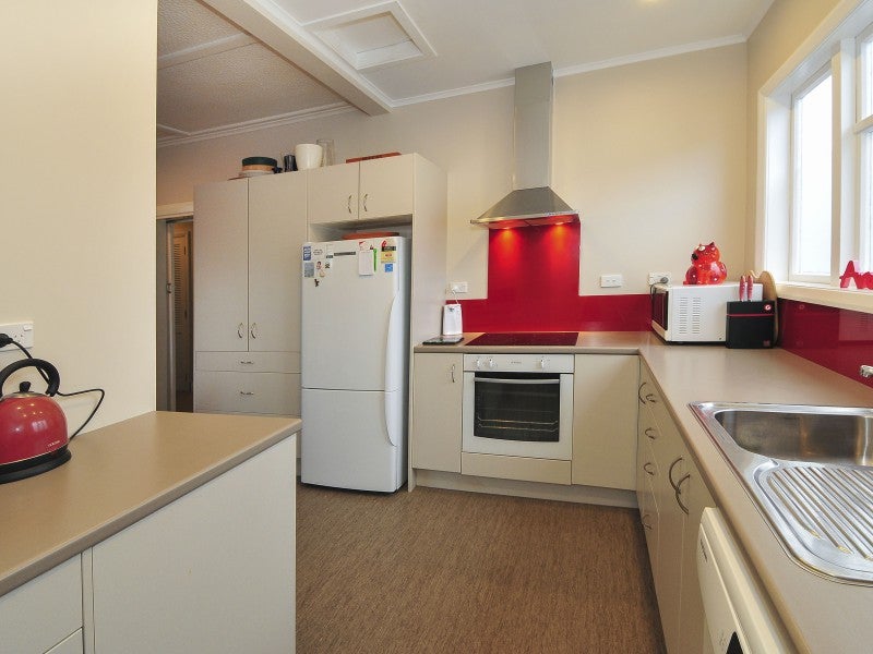 125 Whites Line East, Waiwhetu, Lower Hutt - Carousel 2