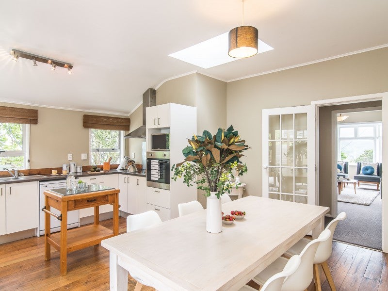 121 Creswick Terrace, Northland, Wellington - Carousel 2