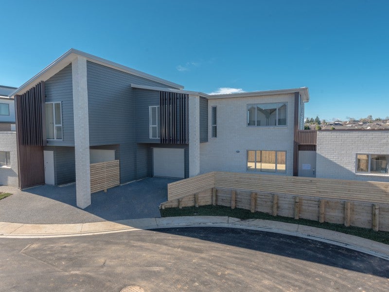 11 Springside Court, Huntington, Hamilton - Carousel 1