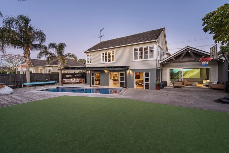 81 Tahapa Crescent, Meadowbank, Auckland - Carousel 1