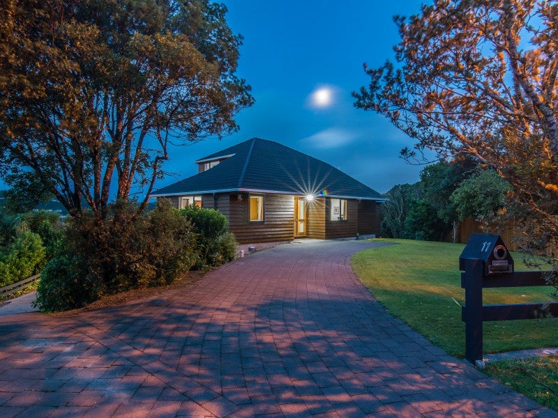 11 Becker Way, Karori, Wellington - Carousel 2