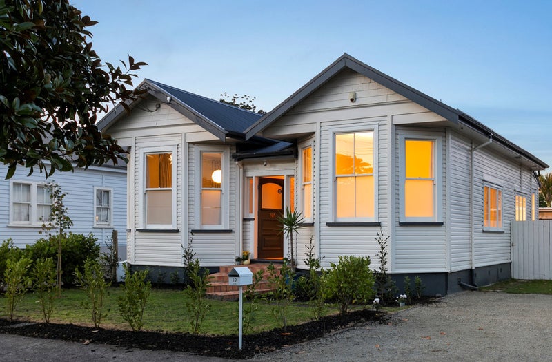 10 Jason Avenue, Sandringham, Auckland - Carousel 1