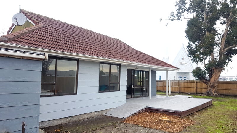 2/479 Wairakei Road, Burnside, Christchurch - Carousel 2