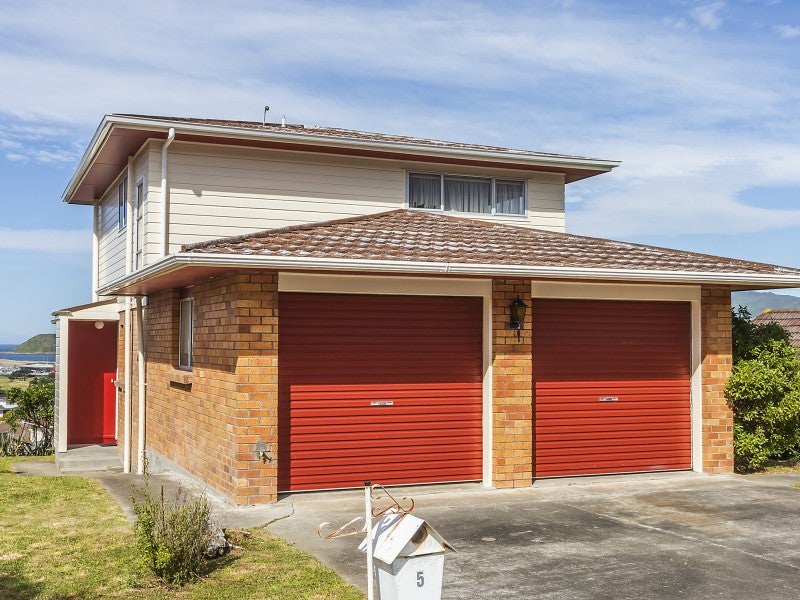 5 Houston Grove, Miramar, Wellington - Carousel 1