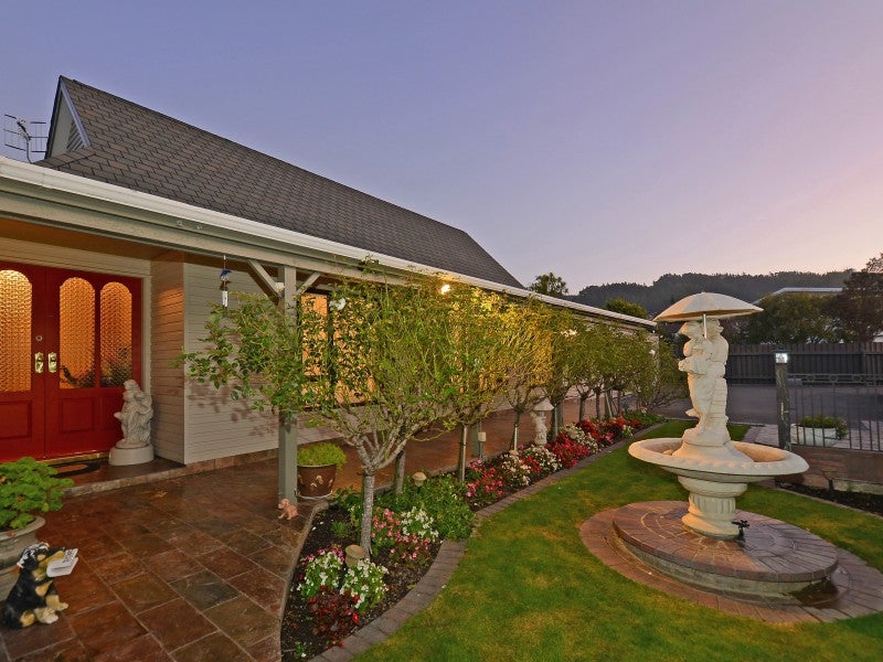 5 Clinker Grove, Silverstream, Upper Hutt - Carousel 2