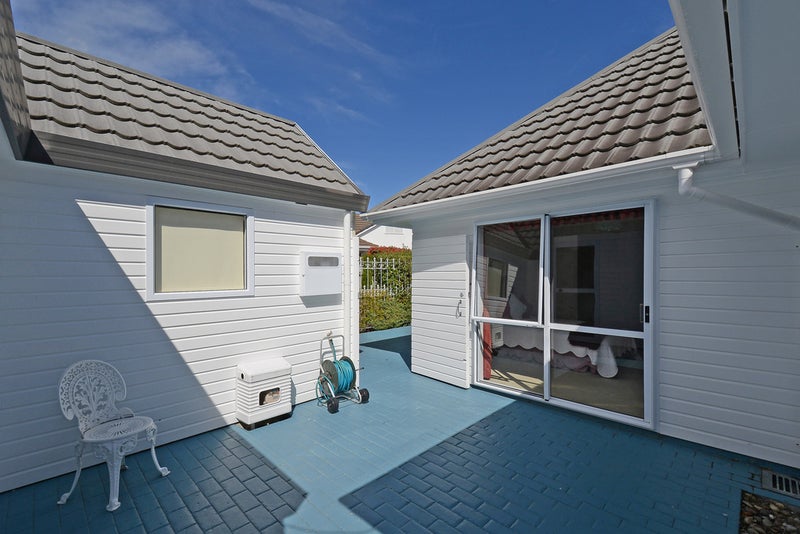 13 Comeskey Grove, Elderslea, Upper Hutt - Carousel 20