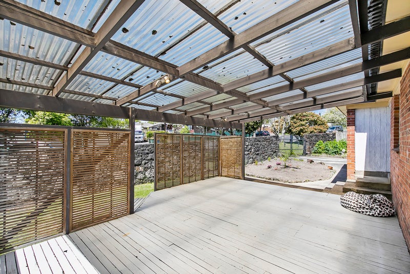 1B Bishop Street, Green Bay, Auckland - Carousel 2