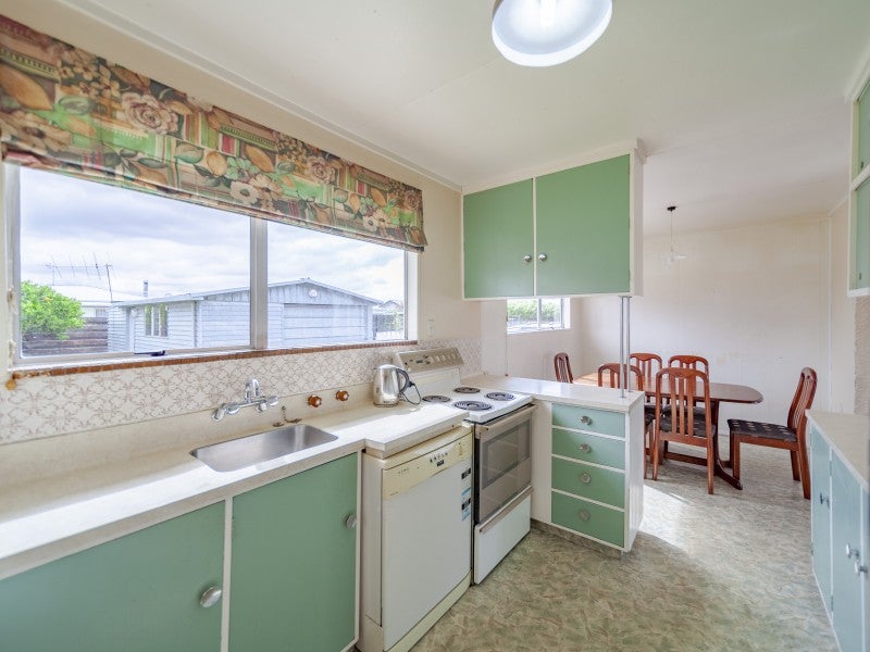 52 Freyberg Avenue, Tamatea, Napier - Carousel 2