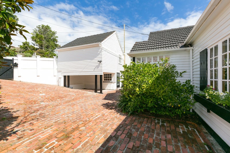 8 Donald Crescent, Karori, Wellington - Carousel 2