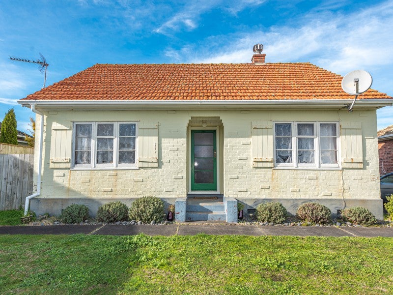 61 Selwyn Crescent, College Estate, Whanganui - Carousel 1