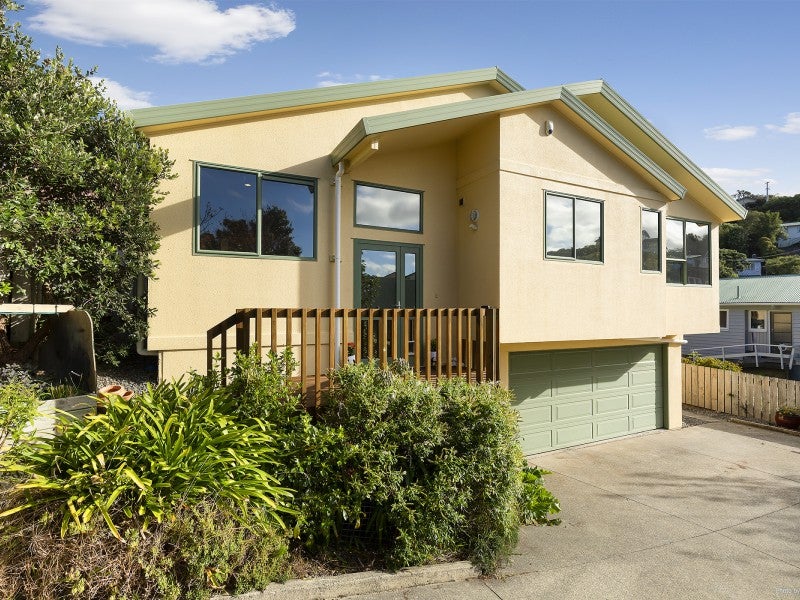 15B Hawtrey Terrace, Johnsonville, Wellington - Carousel 1