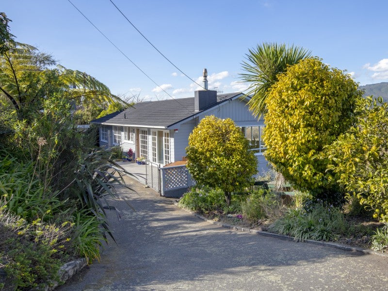 4 Sunshine Crescent, Kelson, Lower Hutt - Carousel 2