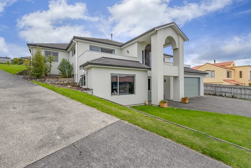 32 Birkinshaw Grove, Riverstone Terraces, Upper Hutt - Carousel 1
